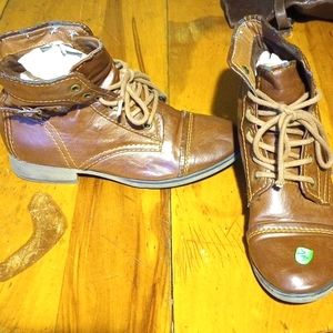 Size 7 laced up brown boots